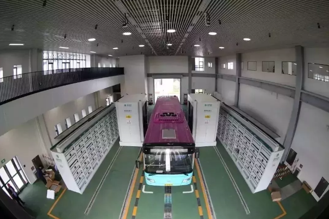 索樂圖導光管采光系統。