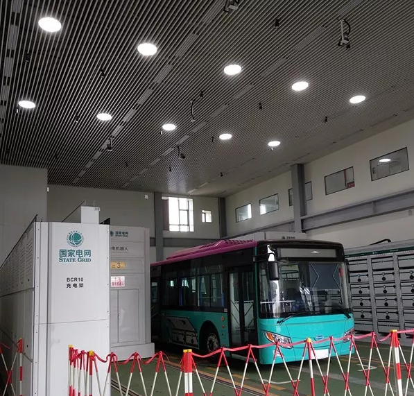 索樂圖導光管應用于能源服務中心